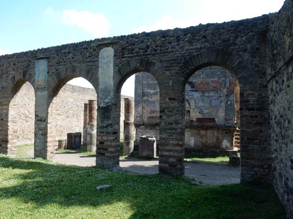 VIII.7.28, Pompeii. May 2015. Looking out through the arches of the Ekklesiasterion on to the west portico.
Photo courtesy of Buzz Ferebee.