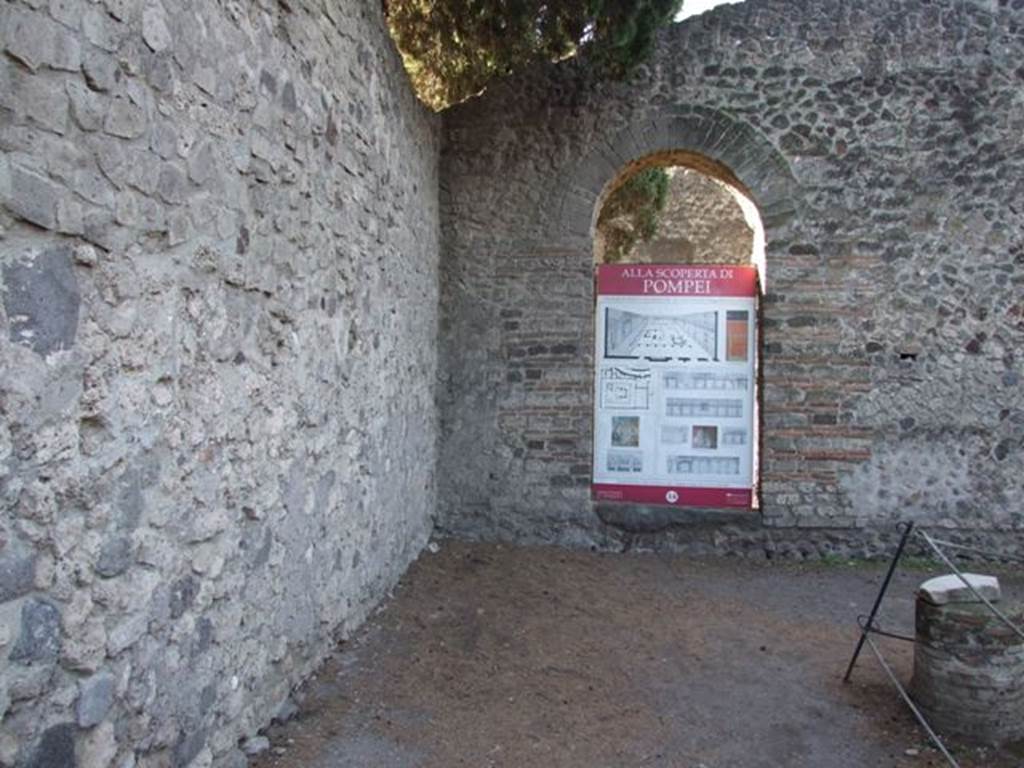 VIII.7.28 Pompeii. December 2007. South-west corner of portico.
In the south-west corner of the portico, on the west wall, a statue of Venus Anadyomene was found.
In the same corner on the south wall stood the herm of Gaius Norbanus Sorex.
The arched entrance leads to an irregular shaped sacred room.