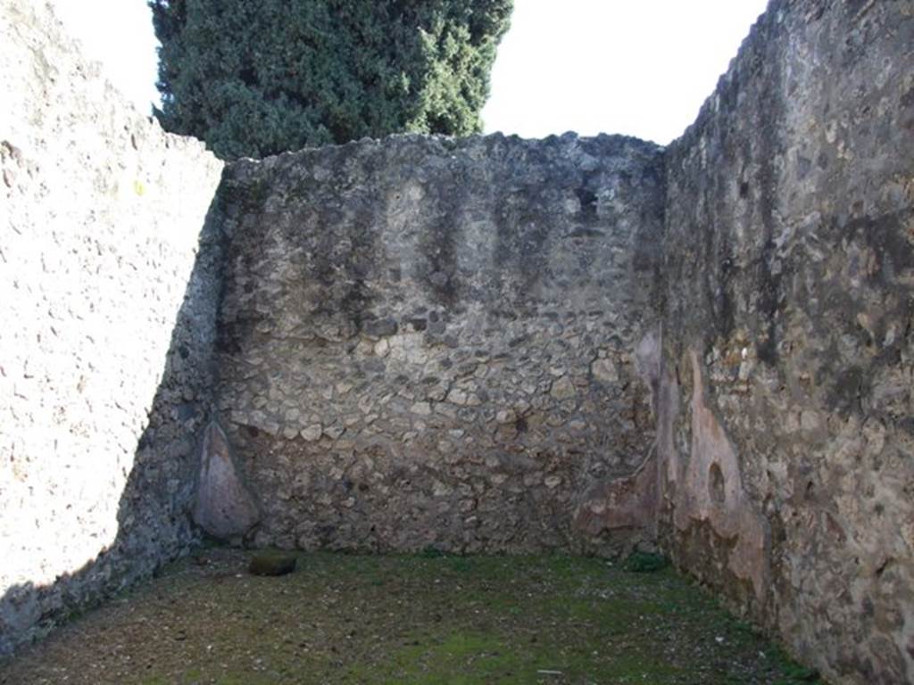 VIII.7.28 Pompeii. March 2009. South wall of Priest’s Dining room.