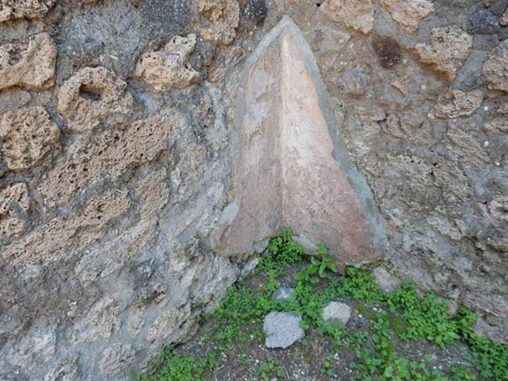 VIII.7.28 Pompeii. May 2015. Detail of remains of plaster in south-east corner of priest’s dining room. Photo courtesy of Buzz Ferebee.