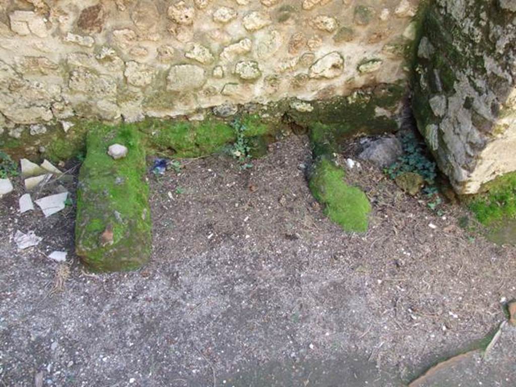 VIII.7.28 Pompeii. March 2009. Remains of structure against west wall in Kitchen.