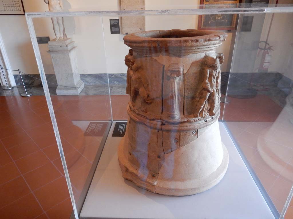 VIII.7.28 Pompeii. June 2019. Terracotta decorated puteal, on the left is Hercules with club and crown and on the right the youth with a vase on his shoulder.
Found in the area of the pastophorium (priest’s accommodation). Probably of the II century BC.
Photo courtesy of Buzz Ferebee.