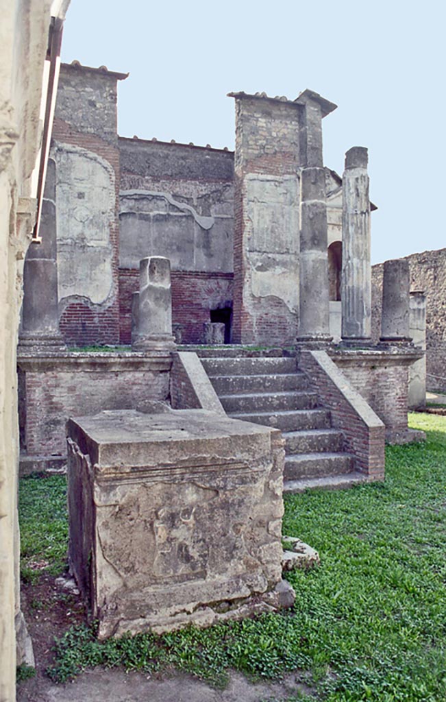 VIII.7.28 Pompeii. October 2001.
Looking across altar towards temple steps leading up to portico and cella.
Photo courtesy of Peter Woods.