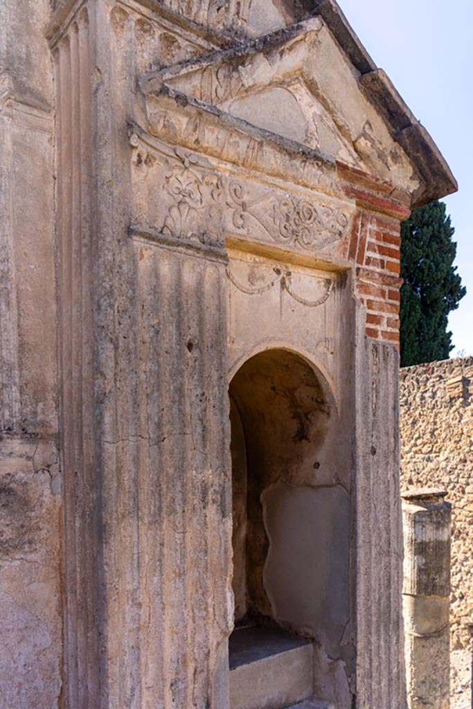 VIII.7.28 Pompeii. October 2023.
Detail of niche at north end of cella of Temple. Photo courtesy of Johannes Eber.