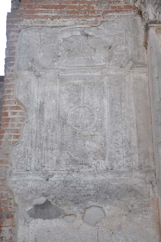 VIII.7.28, Pompeii. July 2017. Stucco decoration at north side of doorway on east side.
Foto Anne Kleineberg, ERC Grant 681269 DÉCOR.