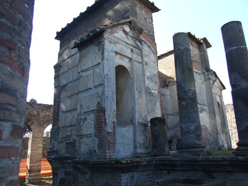 VIII.7.28 Pompeii. March 2009. Niche on south side of the Cella.