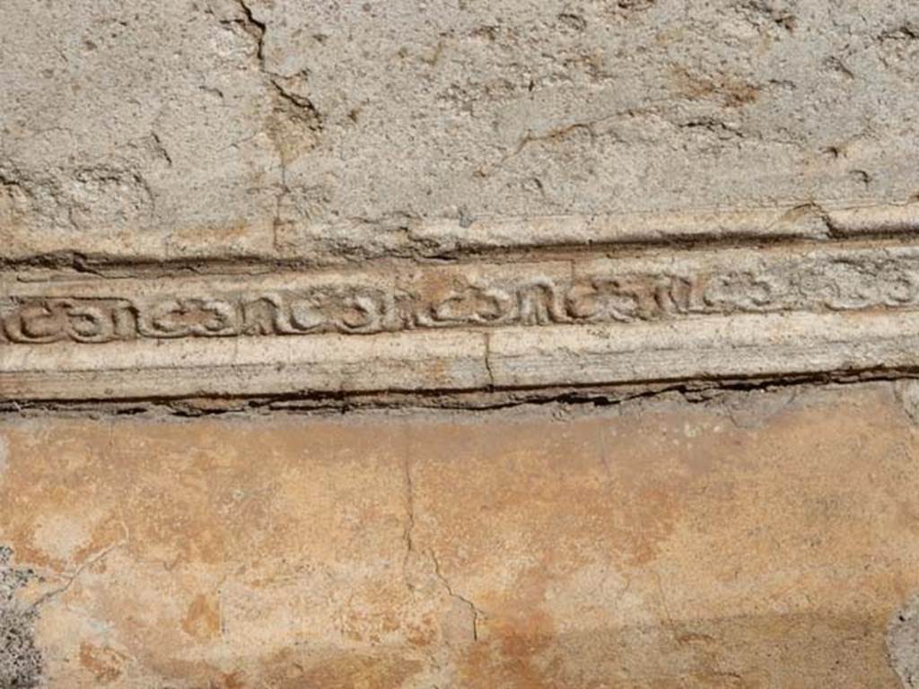 VIII.7.28, Pompeii. May 2015. Detail of stucco from south side of altar in south-east corner of podium. Photo courtesy of Buzz Ferebee.