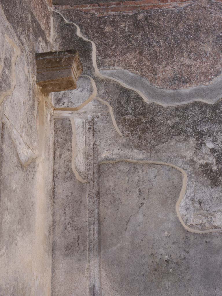 VIII.7.28 Pompeii. September 2018. Detail of remaining stucco in upper south-west corner.
Foto Anne Kleineberg, ERC Grant 681269 DÉCOR.