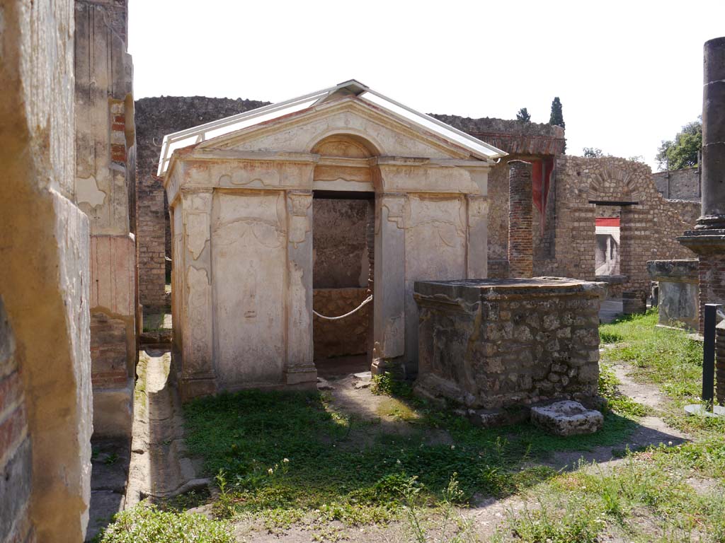 VIII.7.28 Pompeii. September 2018. Looking south towards Purgatorium with an altar, on right.
Foto Anne Kleineberg, ERC Grant 681269 DÉCOR.