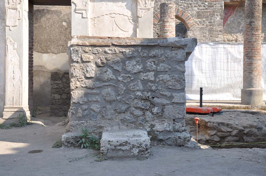 VIII.7.28, Pompeii. July 2017. Looking towards north side of altar on north side of purgatorium.
Foto Anne Kleineberg, ERC Grant 681269 DÉCOR.