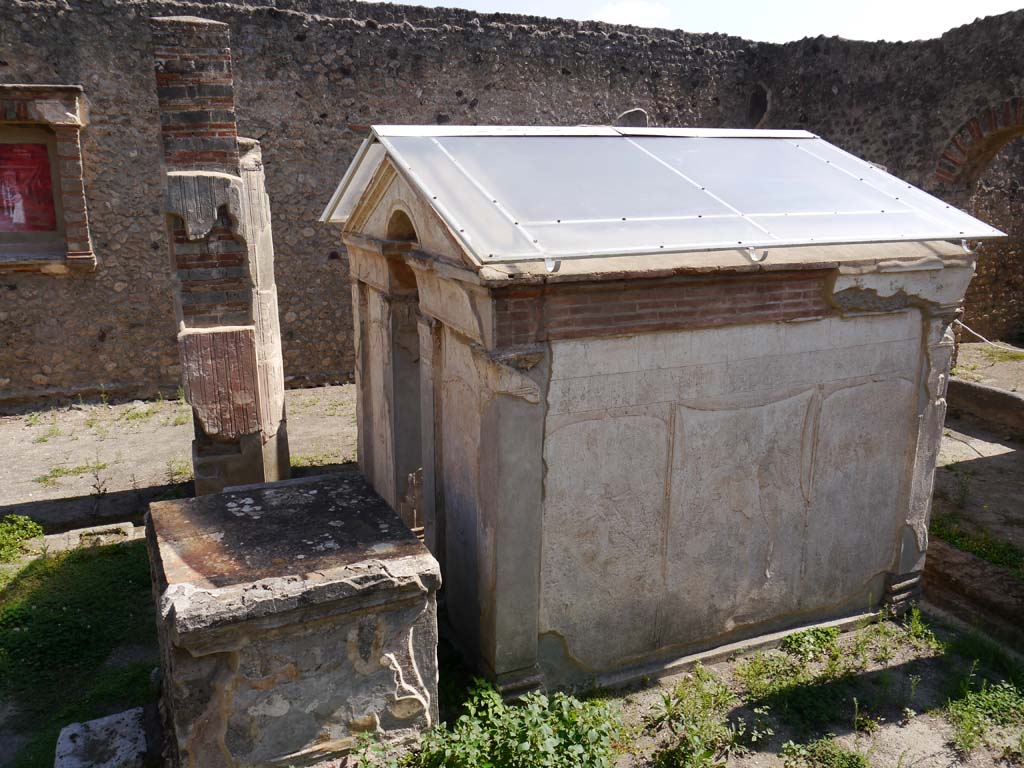 VIII.7.28 Pompeii. September 2018. Looking towards east portico and south-east corner, from west side of Purgatorium.
Foto Anne Kleineberg, ERC Grant 681269 DÉCOR.