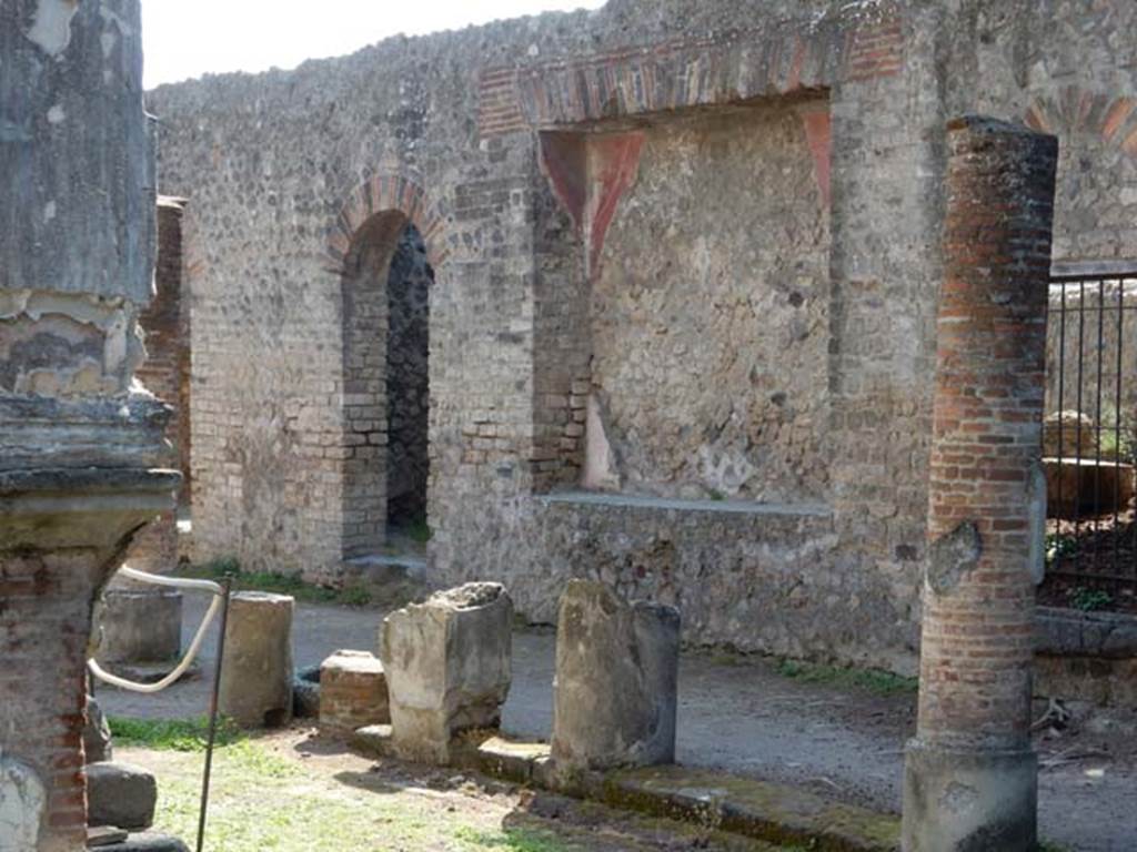 VIII.7.28, Pompeii. May 2015. South portico with the priest’s accommodation and large recess.
Photo courtesy of Buzz Ferebee.