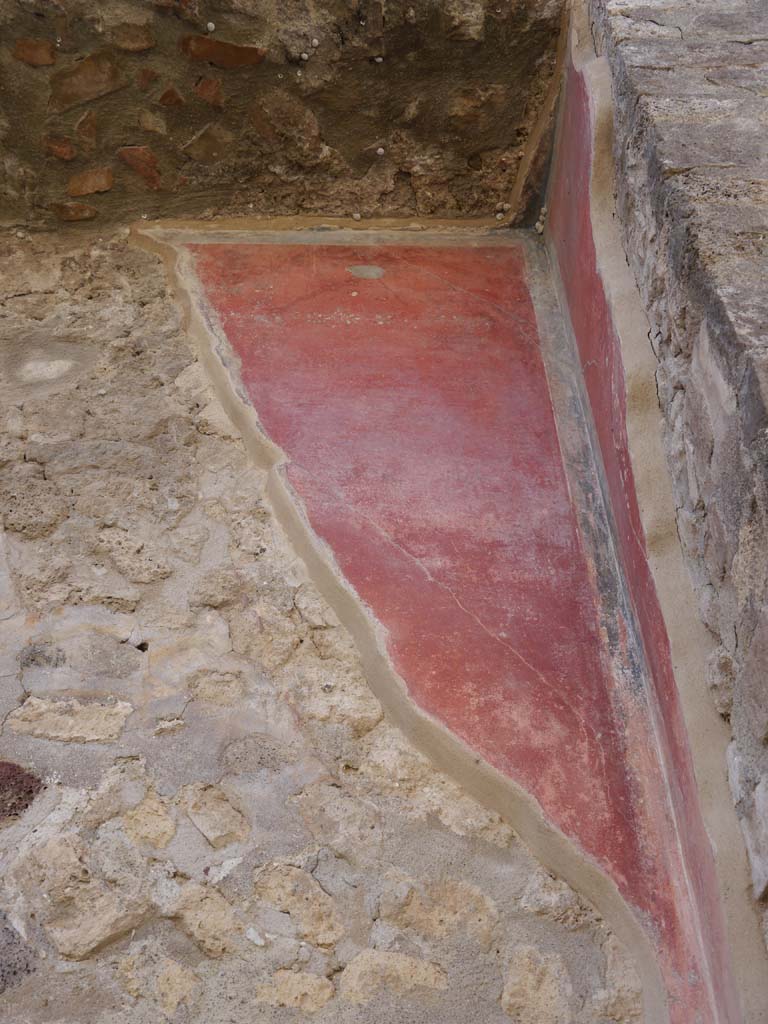 VIII.7.28 Pompeii. September 2018. Remaining stucco on west side of large recess on south portico.
Foto Anne Kleineberg, ERC Grant 681269 DÉCOR.