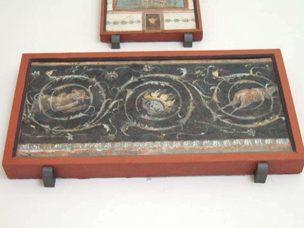 VIII.7.28 Pompeii. Probably found in south portico. Painting depicting spirals.
Now in Naples Archaeological Museum. Inventory number 8547.