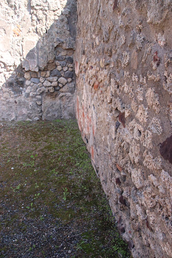 IX.1.1 Pompeii. October 2022.
Looking east along south wall of rear room from doorway. Photo courtesy of Klaus Heese.