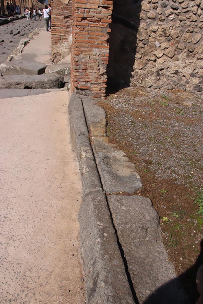 IX.1.1 Pompeii. October 2022.
Looking north along entrance doorway threshold. Photo courtesy of Klaus Heese.
