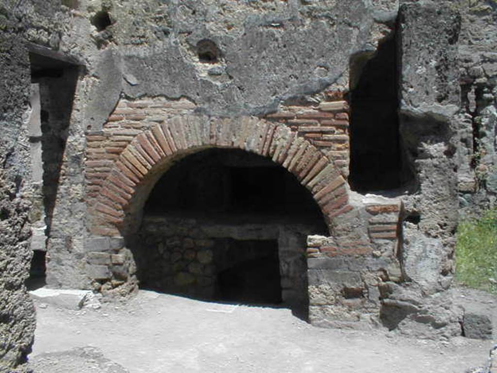 IX.1.3/ IX.1.33. May 2005. Oven.