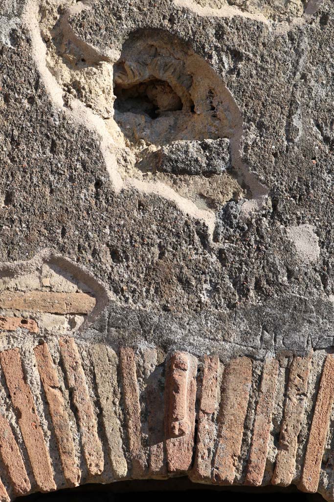 IX.1.3/33 Pompeii. December 2018.
Recess above oven, and terracotta phallus in brickwork. Photo courtesy of Aude Durand.