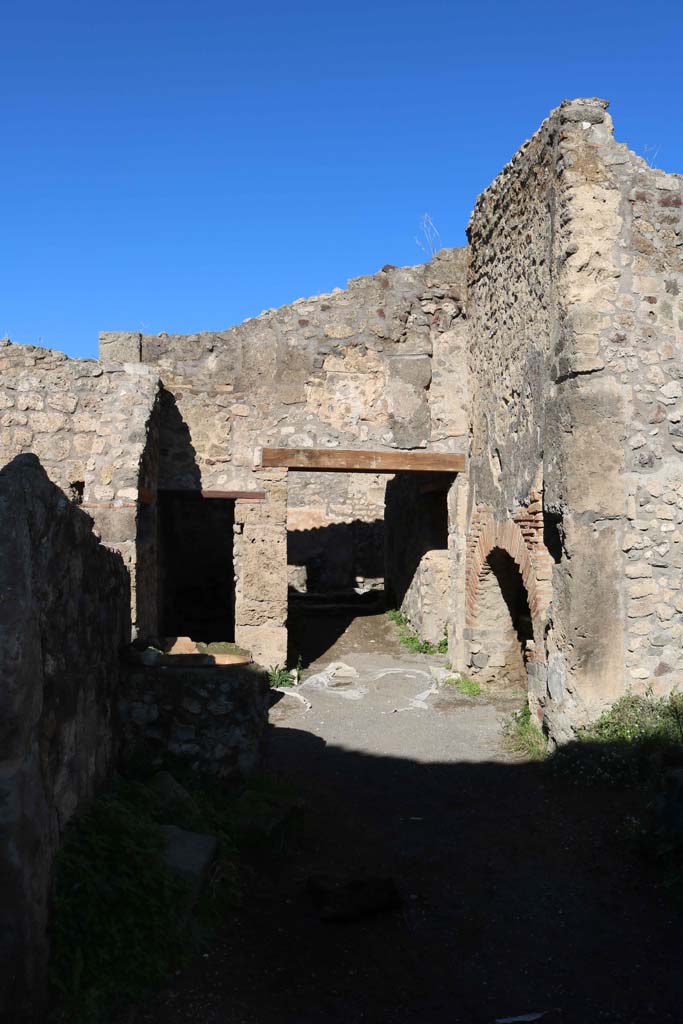 IX.1.3/33 Pompeii. December 2018.
Looking north along rear of bakery. Photo courtesy of Aude Durand.