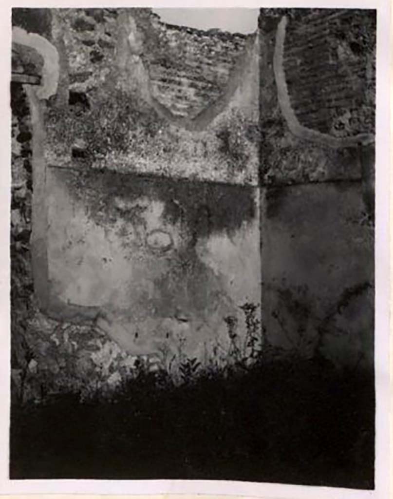 IX.1.4 Pompeii. March 2009. Window in upper east wall of rear room.