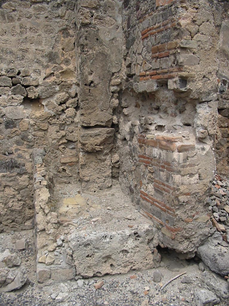 IX.1.6 Pompeii. May 2003.
Remains of hearth in north-east corner. Photo courtesy of Nicolas Monteix.