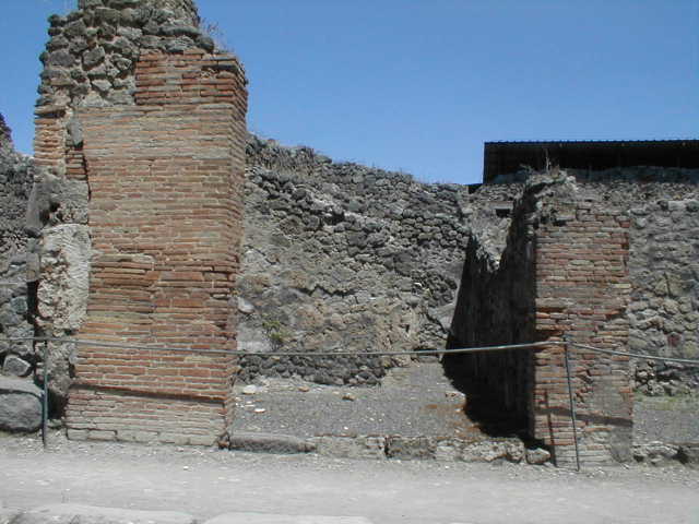 IX.1.9 Pompeii. December 2007. Entrance and south wall.