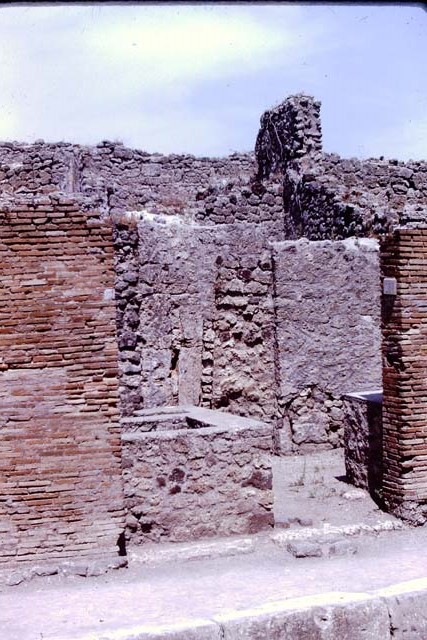 IX.1.13 Pompeii. December 2007. Step at entrance.