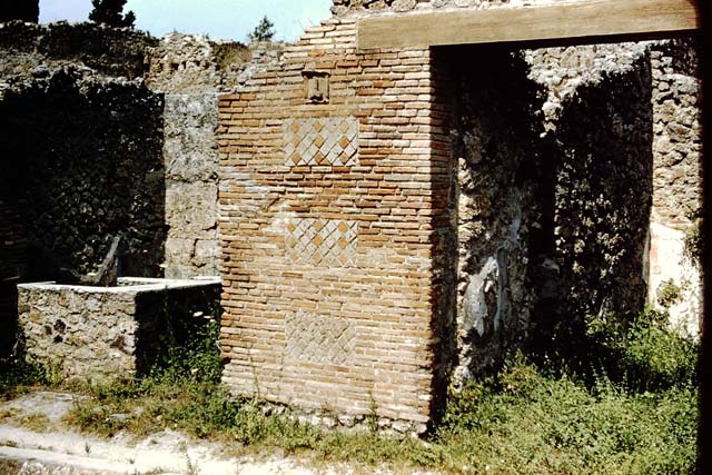 Plaque between IX.1.13 and IX.1.14 