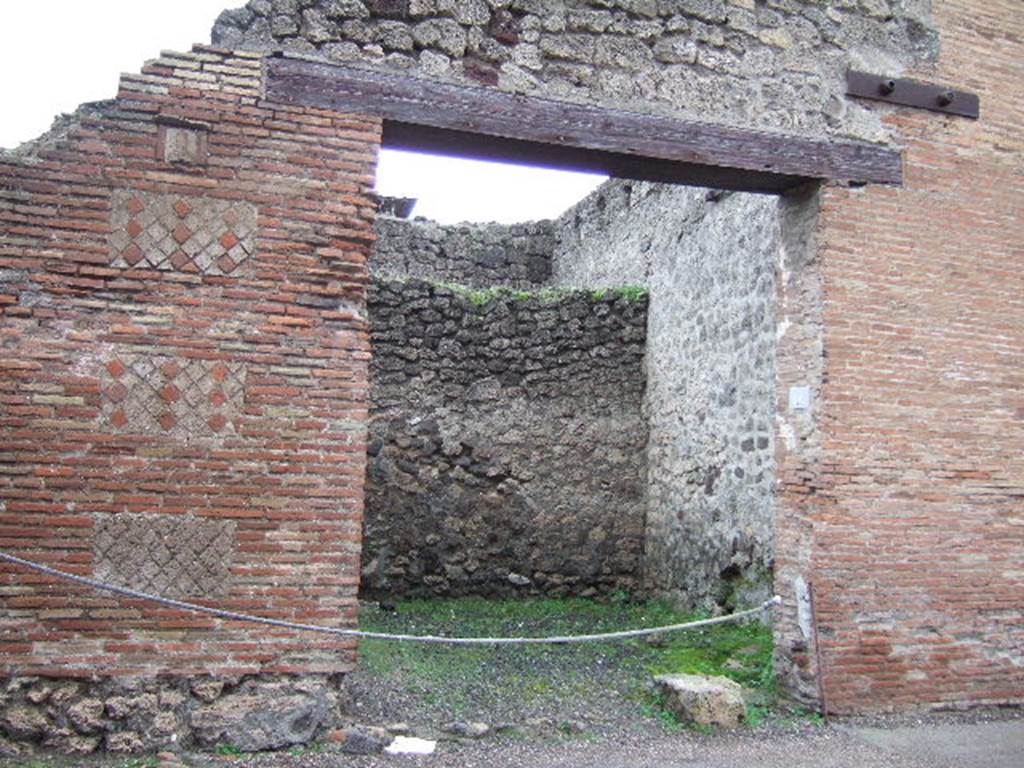 IX.1.14 Pompeii. December 2005. Entrance, looking towards the south-east corner. At the rear would have been a stairs to an upper floor.