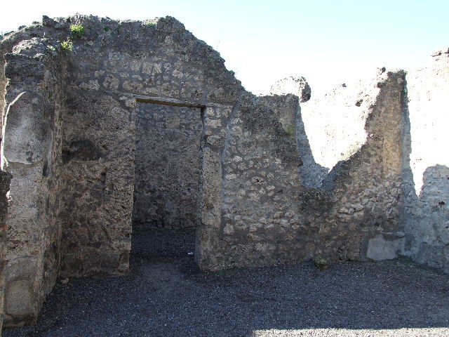 IX.1.18 Pompeii. December 2006. North-west corner of cubiculum at rear of tablinum.