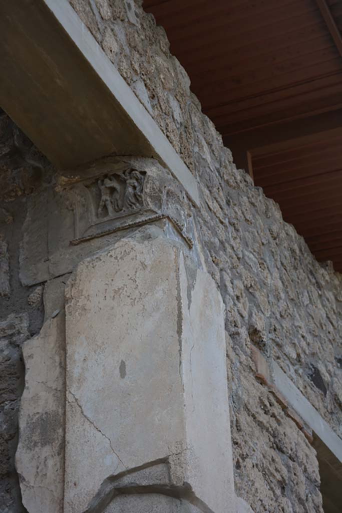 IX.1.20 Pompeii. September 2019. Room 2, west side of atrium.
Looking towards north side of west ala 18, with damaged front face of capital facing onto atrium.
Foto Annette Haug, ERC Grant 681269 DÉCOR