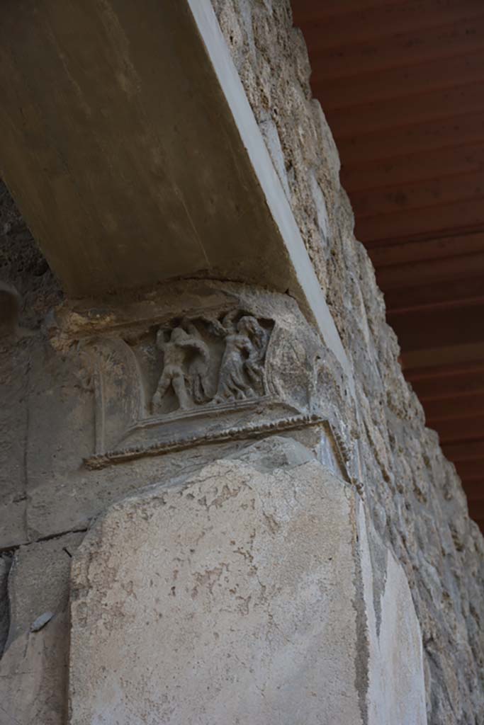 IX.1.20 Pompeii. September 2019.
Looking towards north side of west ala 18, showing figured capital.
Foto Annette Haug, ERC Grant 681269 DÉCOR