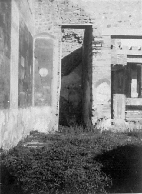 IX.1.22 House of M. Epidi Sabini. December 2007. Small room and corridor between room 6 and room 7.