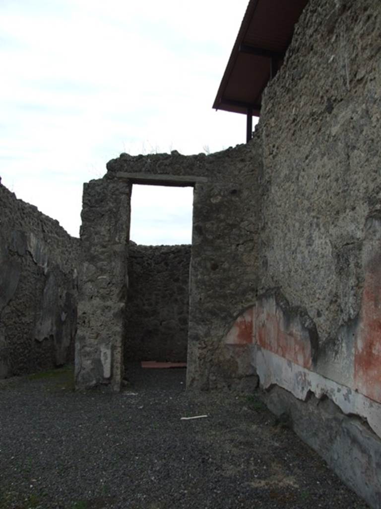 IX.1.22 Pompeii. December 2007. Doorway to room 9, on west side of main entrance corridor.