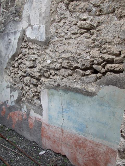 IX.1.22 Pompeii. December 2007. Room 14, north side of first peristyle.