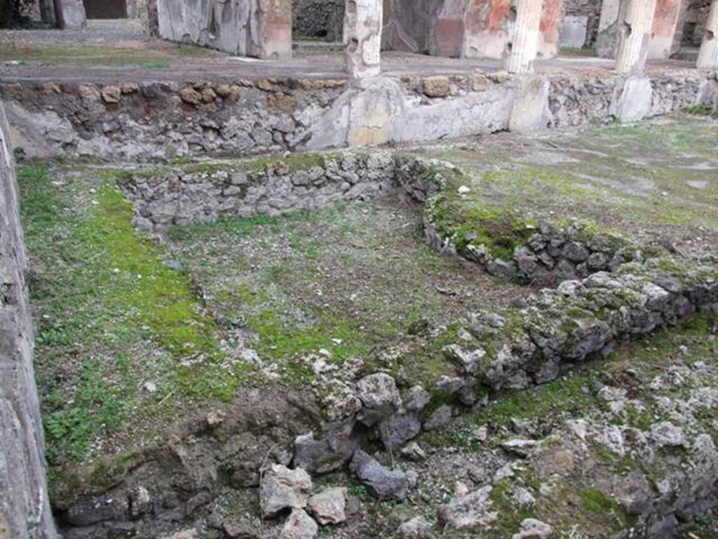 IX.1.22 House of M. Epidi Sabini. December 2007. Room 14. First peristyle. Looking north across large basin at west end of peristyle.