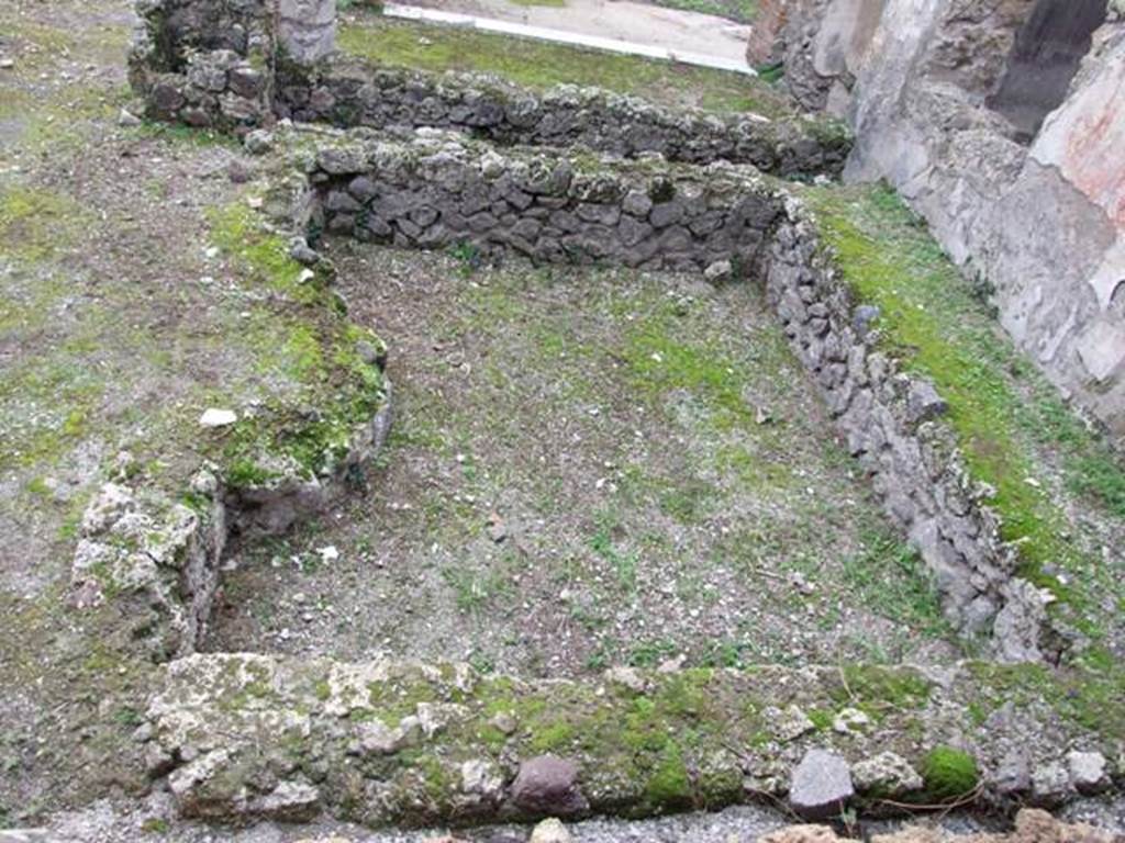 IX.1.22 House of M. Epidi Sabini. December 2007. Room 14. First peristyle. Looking south across large basin at west end of peristyle.