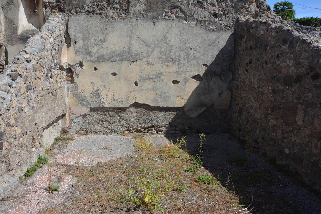 IX.1.22 Pompeii. September 2019. Room 13, looking east in exedra.
Foto Annette Haug, ERC Grant 681269 DÉCOR