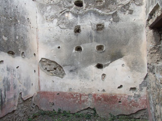 IX.1.22 House of M. Epidi Sabini. December 2007. Room 14. First peristyle. Painted plaster on north wall and doorways of rooms 20 and 21.