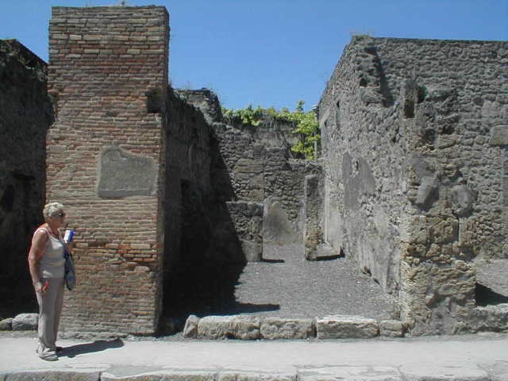 IX.1.24 Pompeii. May 2010. West wall with two rectangular niches.