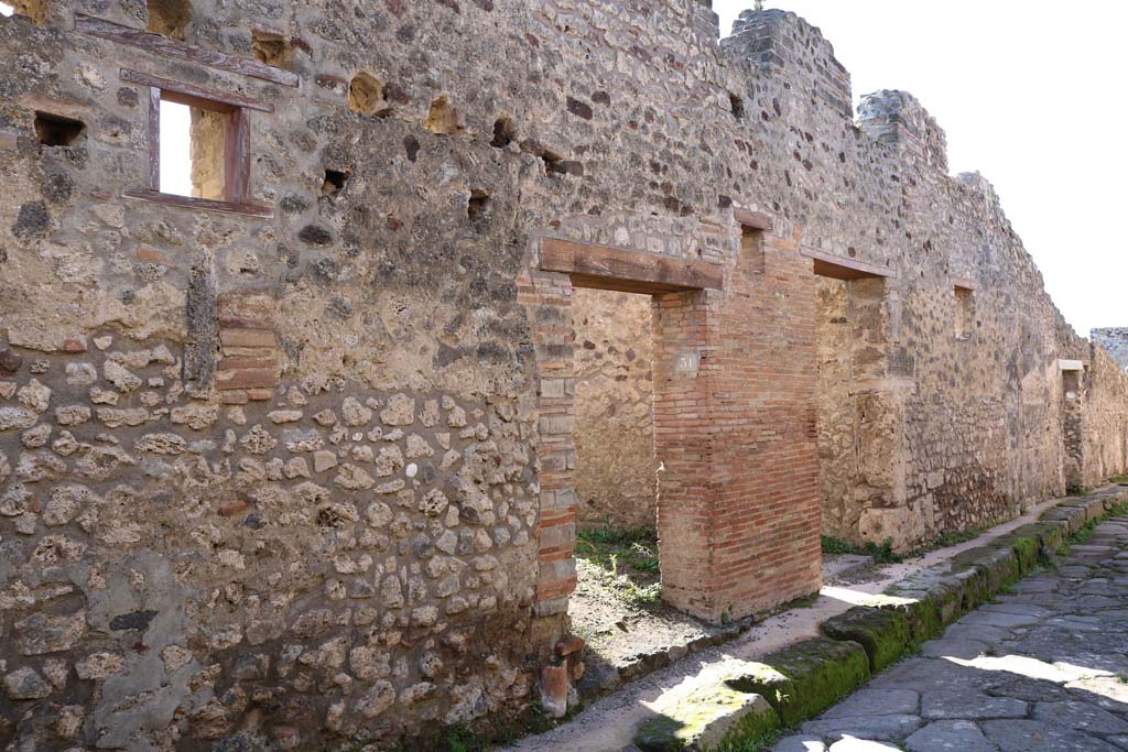 IX.1.31 Pompeii, on left. December 2018.
Looking towards entrance doorway on south side of Vicolo di Balbo. Photo courtesy of Aude Durand.