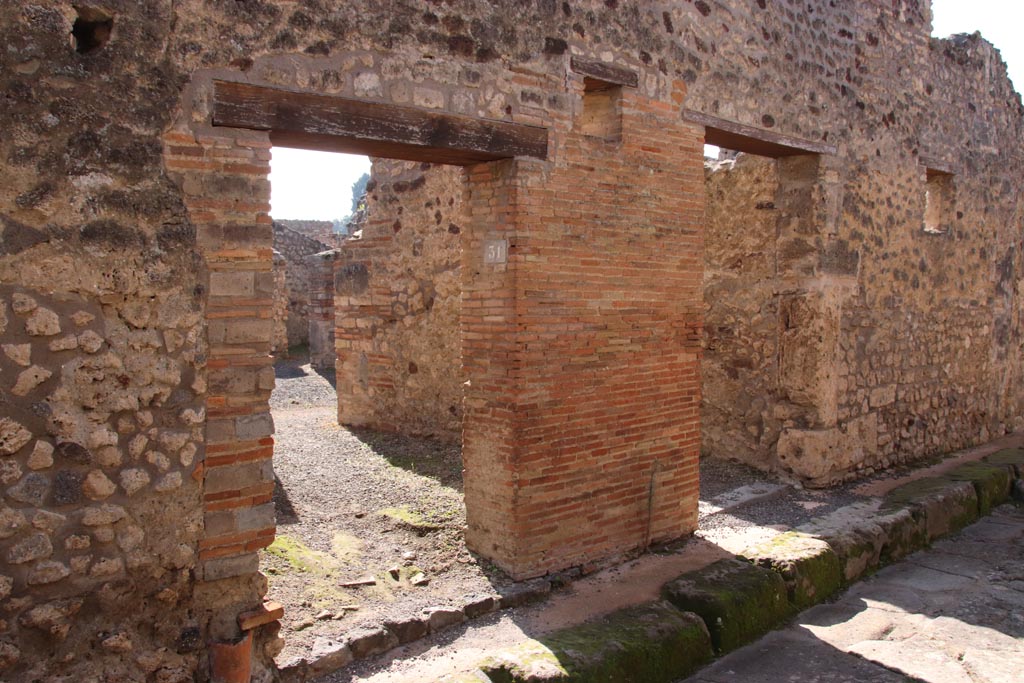 IX.1.31 Pompeii. May 2005. East wall of kitchen with remains of bench or hearth.