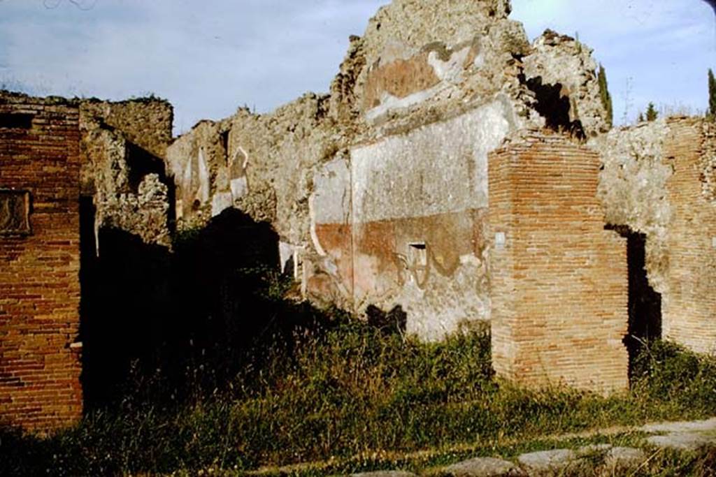 IX.2.7 Pompeii. 1964. Looking south-east towards entrance doorway on Via Stabiana. Photo by Stanley A. Jashemski.
Source: The Wilhelmina and Stanley A. Jashemski archive in the University of Maryland Library, Special Collections (See collection page) and made available under the Creative Commons Attribution-Non Commercial License v.4. See Licence and use details.
J64f1331