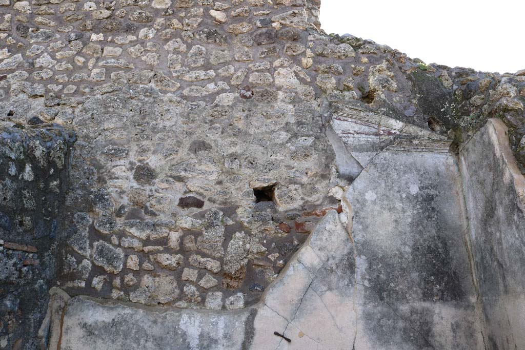 IX.2.7 Pompeii. December 2018.
Room (b), looking towards south wall with remaining stucco cornice, in south-west corner. Photo courtesy of Aude Durand.