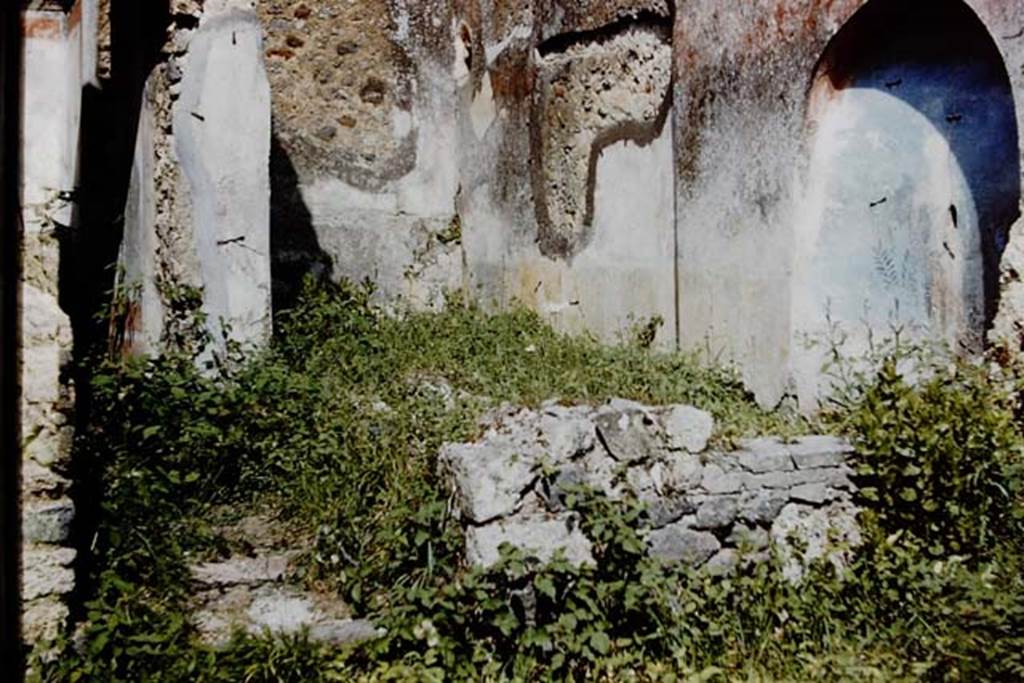 IX.2.7 Pompeii. 1959. Looking from atrium area towards doorway to triclinium, on left.
Photo by Stanley A. Jashemski.
Source: The Wilhelmina and Stanley A. Jashemski archive in the University of Maryland Library, Special Collections (See collection page) and made available under the Creative Commons Attribution-Non Commercial License v.4. See Licence and use details.
J59f0371