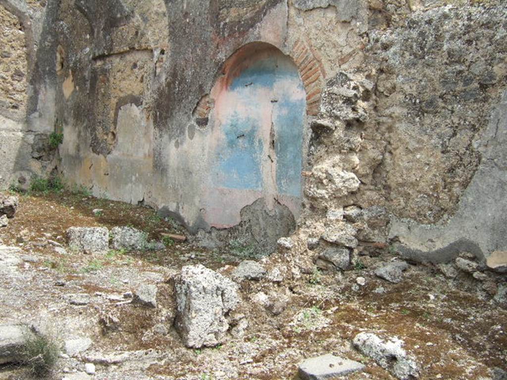 IX.2.7 Pompeii. May 2006. South side of garden and pool area.
According to the excavation reports, and Helbig’s description, the garden walls were painted with
• a painting of a statue with a club probably Hercules in a garden painting, Helbig 1119.
• a siren in a green cloak with a flute in both hands, Helbig 898b.
• a winged sphinx fountain with a marble statue set in a garden painting, Helbig 1778b.
See Helbig, W., 1868. Wandgemälde der vom Vesuv verschütteten Städte Campaniens. Leipzig: Breitkopf und Härtel, 1119, 898b, 1778b.