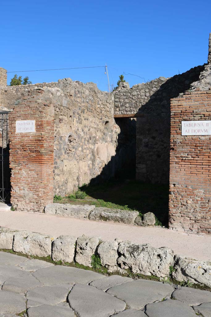 IX.2.11 Pompeii. December 2018.
Looking east to entrance doorway. Photo courtesy of Aude Durand.