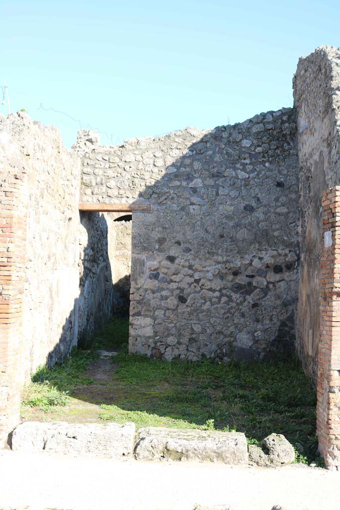 IX.2.11 Pompeii. December 2018.
Looking towards east wall and doorway into rear room.Photo courtesy of Aude Durand.