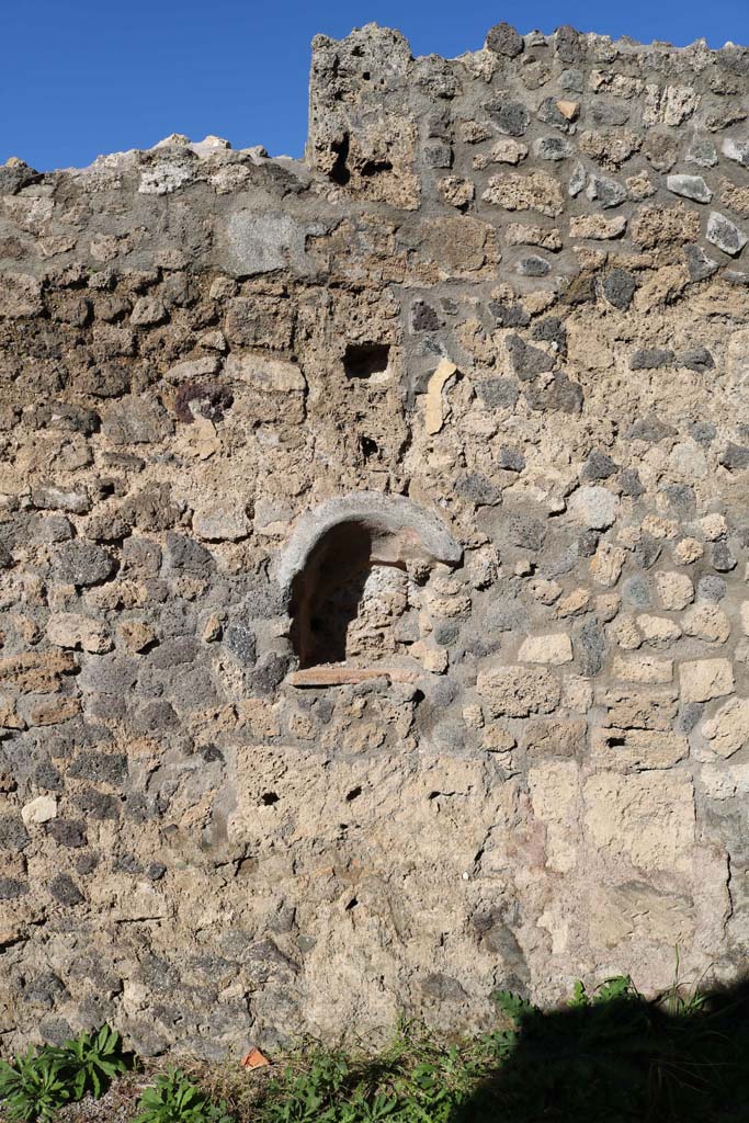IX.2.11 Pompeii. December 2018.
Looking towards niche on west end of north wall. Photo courtesy of Aude Durand.