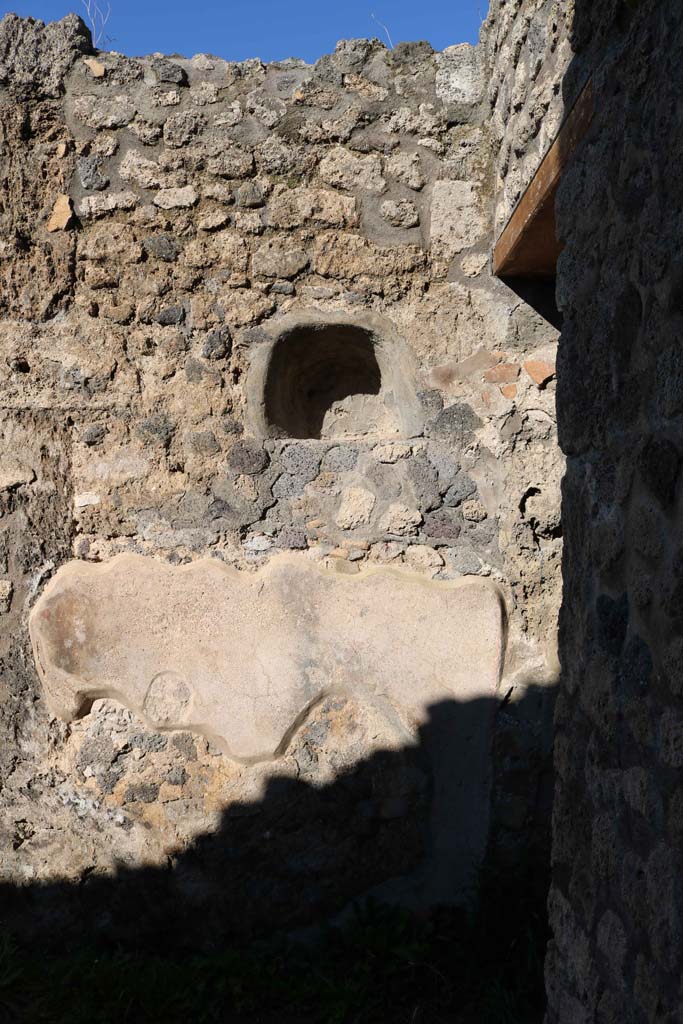 IX.2.11 Pompeii. December 2018.
Looking towards east end of north wall, with niche. Photo courtesy of Aude Durand.